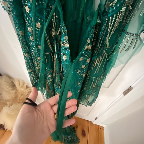 Emerald Tulle and Sequin Boho-Style Gown - Perfect for Maternity Photo Shoot - Picture 8 of 9